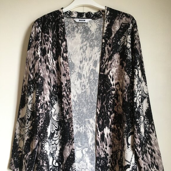 Vintage Damask Lace & Flowers Knit Open Cardigan - Picture 3 of 15